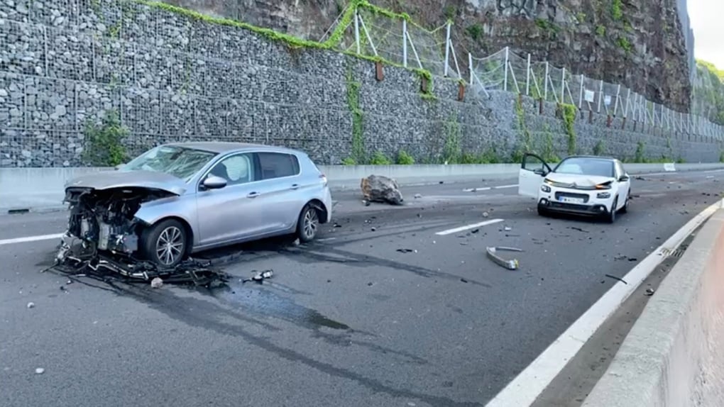Éboulement sur la route du Littoral : Des véhicules touchés