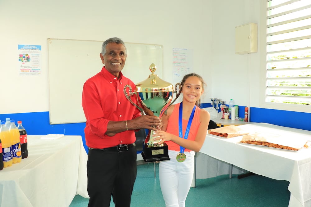Angie, 10 ans, championne de France de gym rythmique