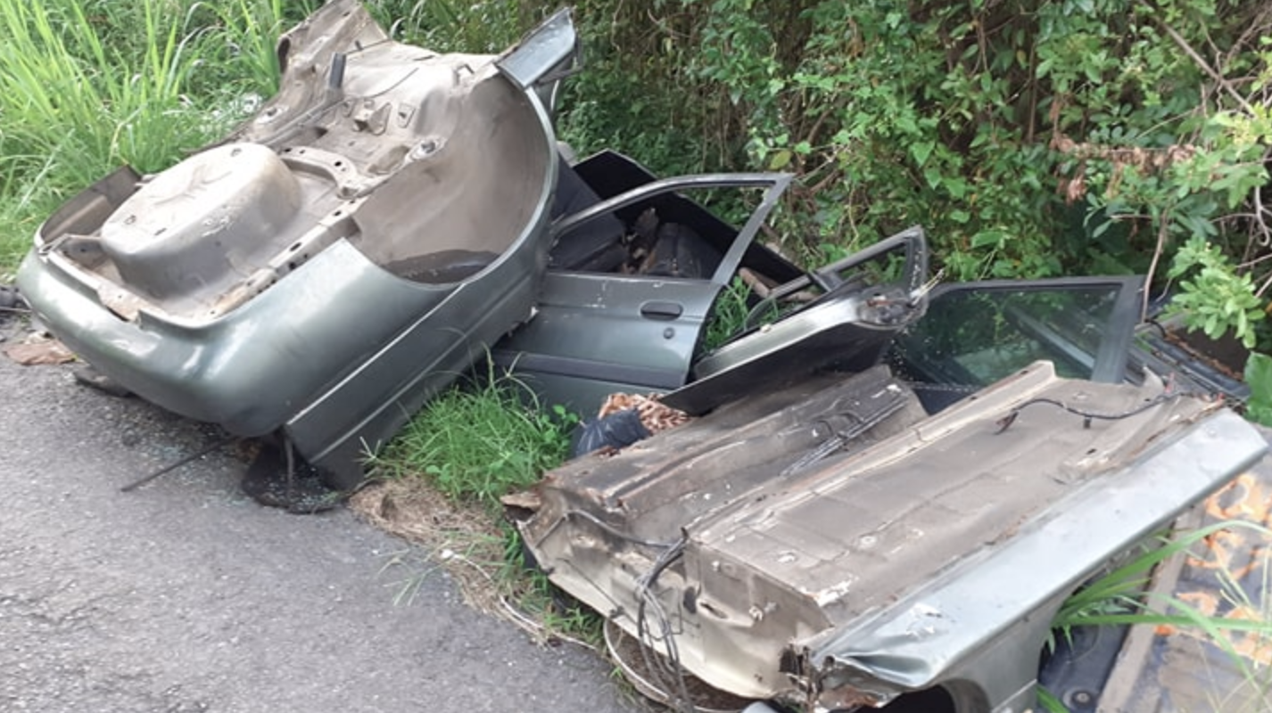 [Coup de gueule] Des carcasses de voitures à Saint-André