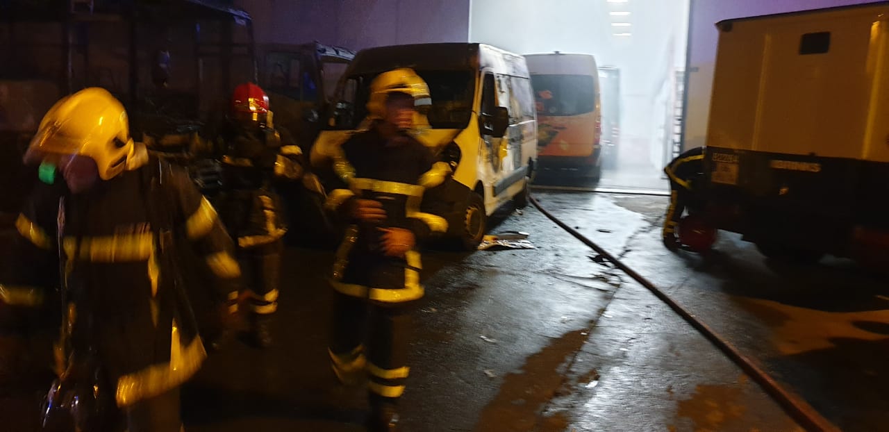 Incendie dans la zone d'activités Foucherolles à Sainte-Clotilde