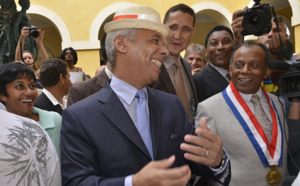 Retour en images : Arrivée de Victorin Lurel à la Réunion