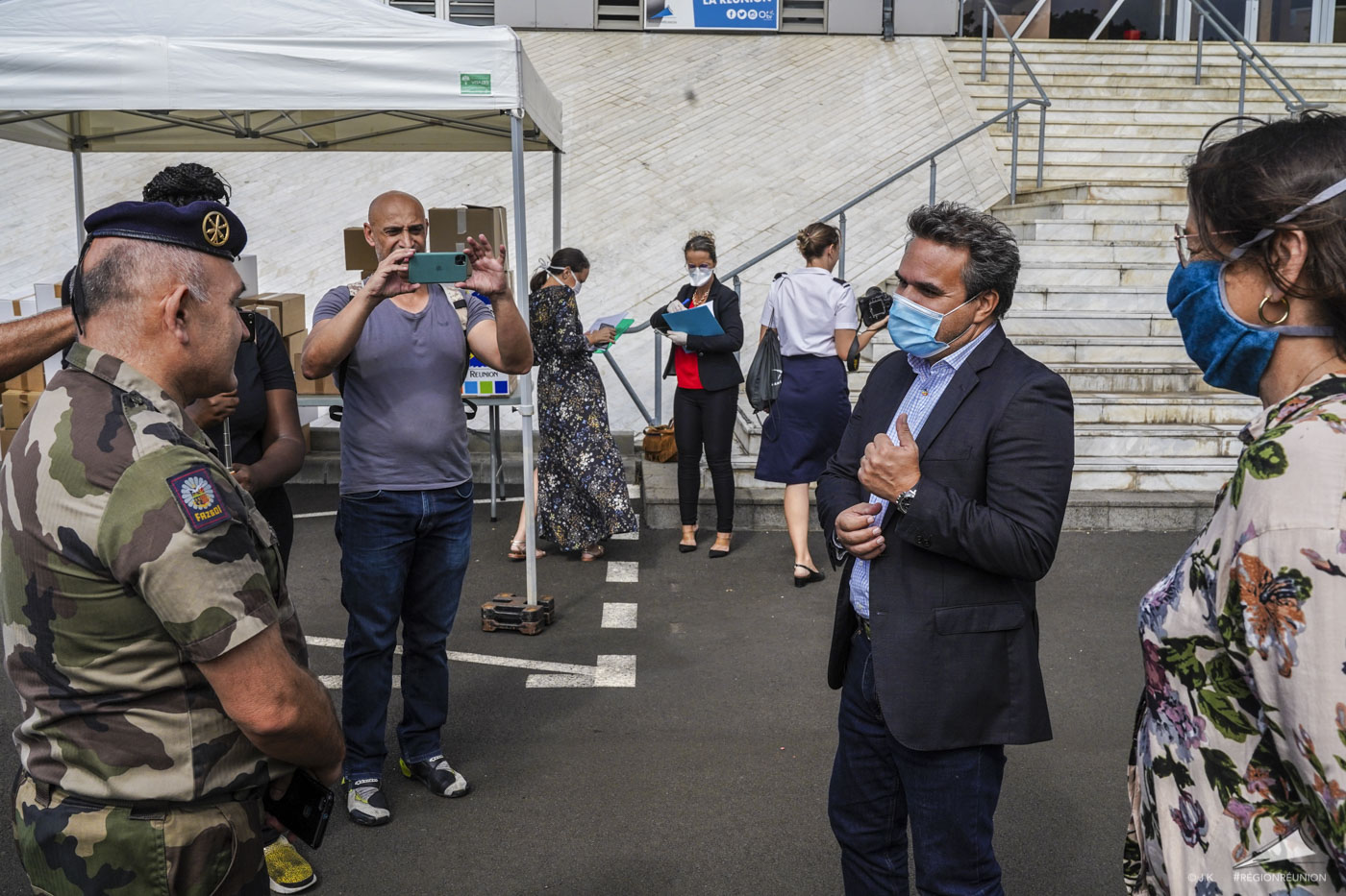 Remise de masques aux associations sociales et solidaires
