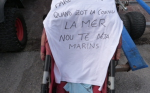 Retour en images sur la manifestation de surfeurs à St-Gilles