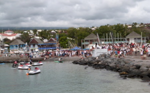 Retour en images sur la manifestation de surfeurs à St-Gilles