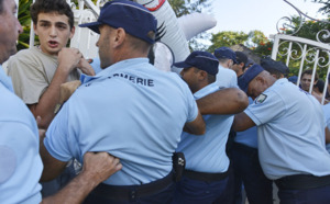 Retour en images de la mobilisation des surfeurs devant la Réserve marine