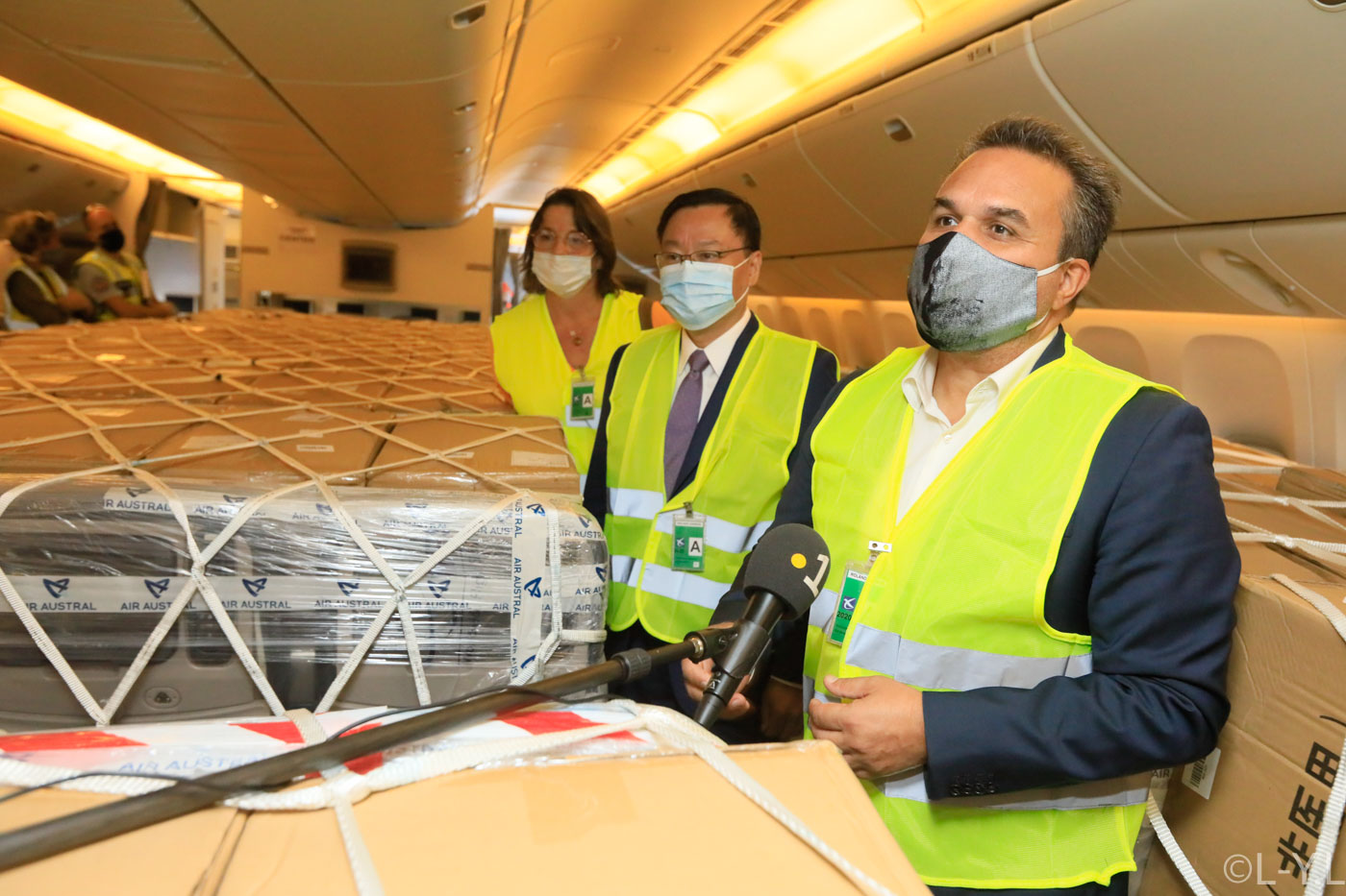 Réception de la première machine de production de masques pour La Réunion et réception de masques en provenance de Tianjin