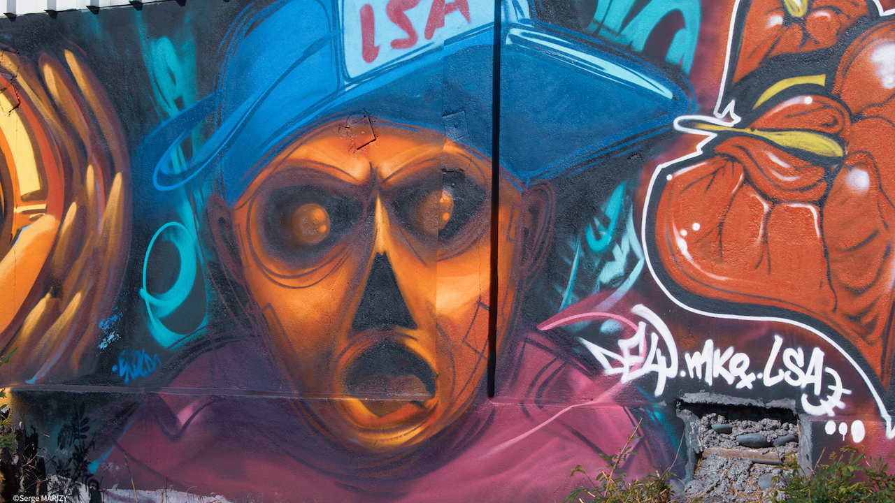 Le Port: Les graffeurs redonnent des couleurs au mur de l’usine Mauvilac