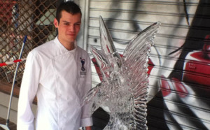 Sculpture sur glace : Charles Petit dévoile ses talents