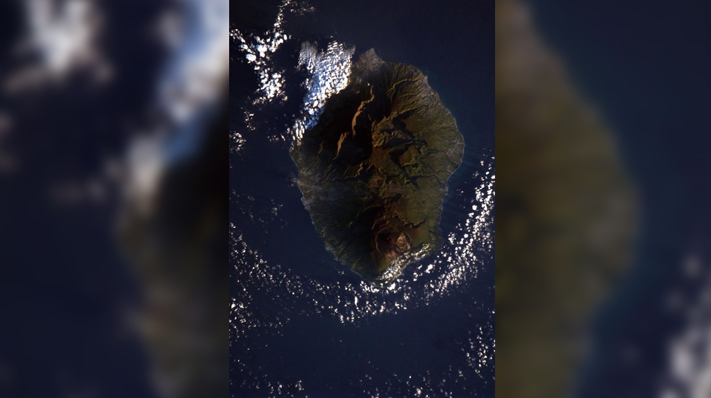 Encore un magnifique cliché de La Réunion pris de la station spatiale internationale 