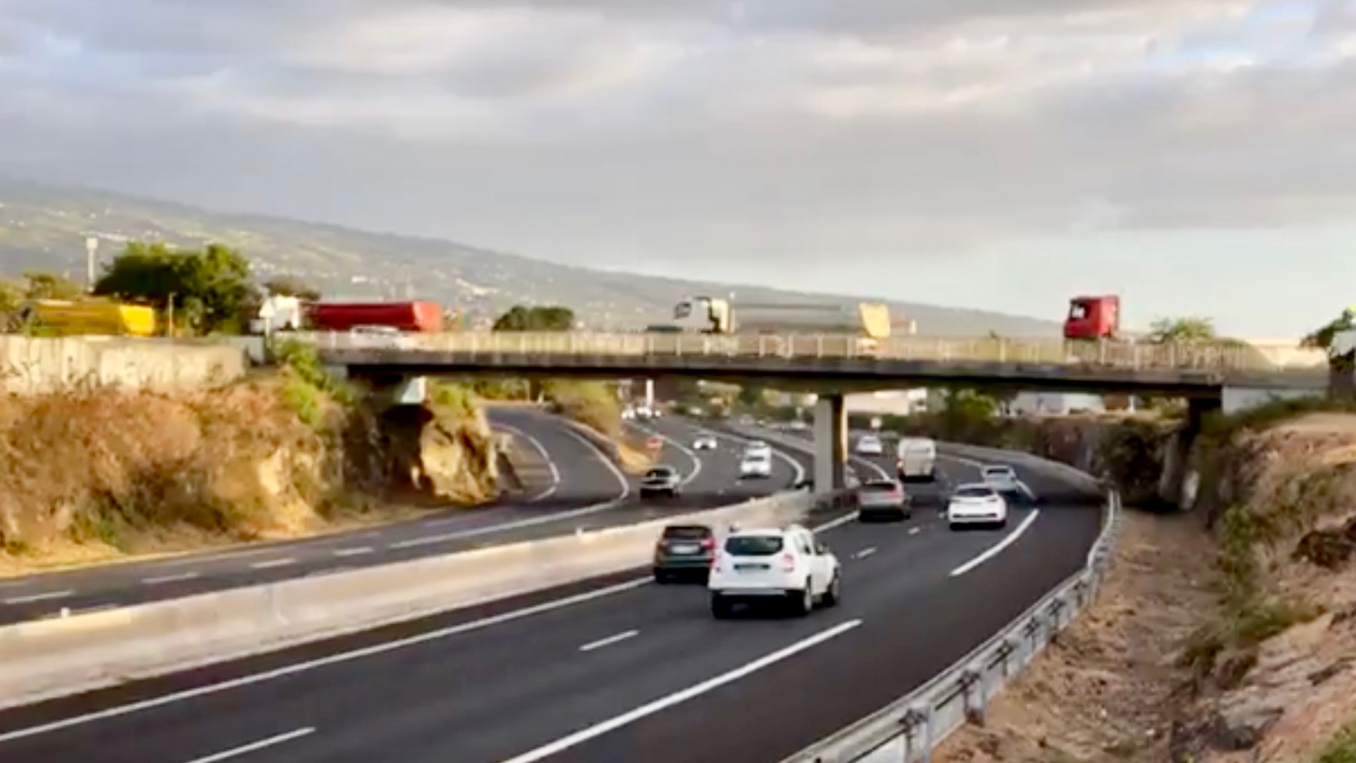 Transporteurs: L'opération escargot se poursuit sur la route du littoral