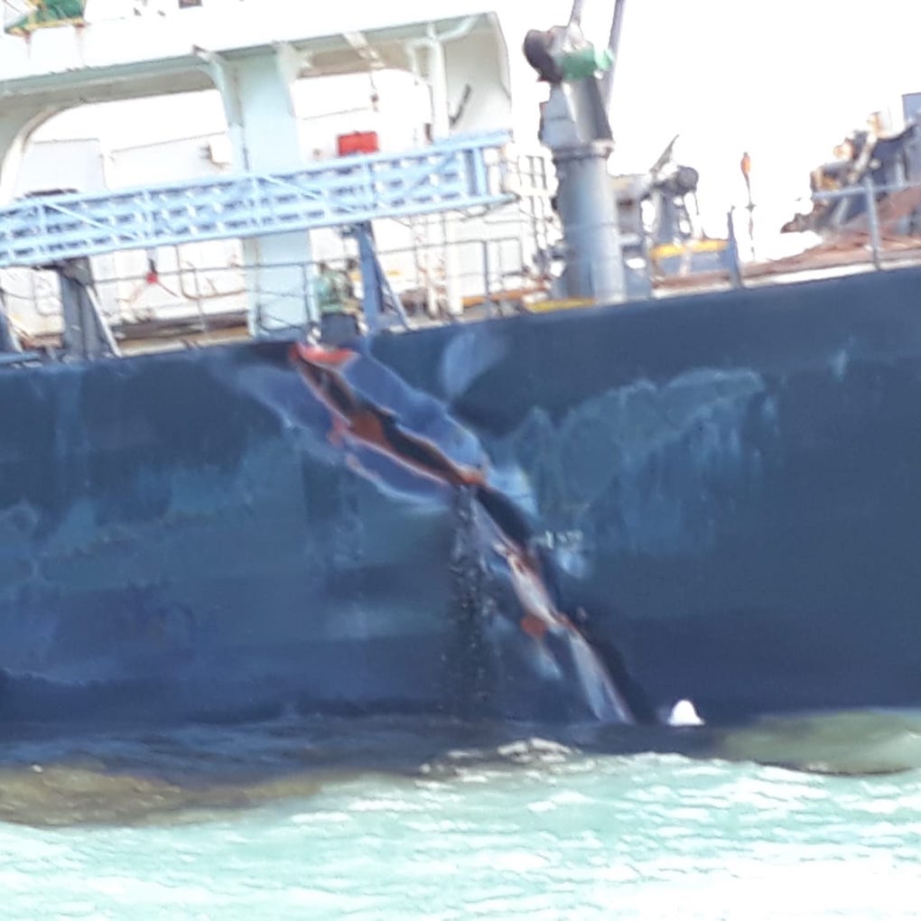 De nouvelles photos du vraquier Wakashio échoué à l'île Maurice