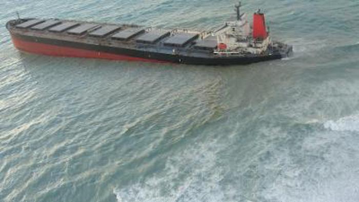 De nouvelles photos du vraquier Wakashio échoué à l'île Maurice
