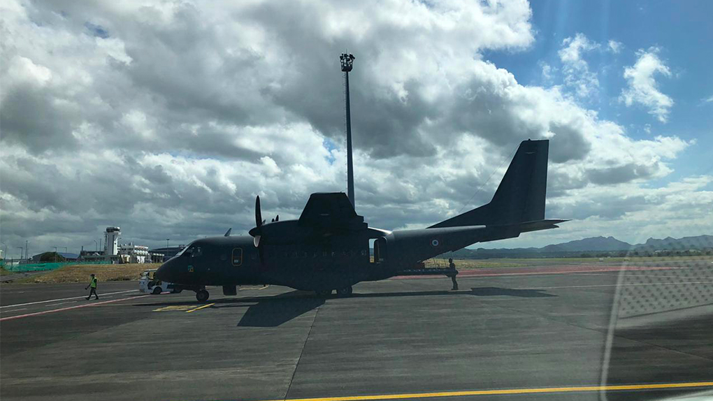 Photos : L’aide française contre la marée noire arrive à l’île Maurice