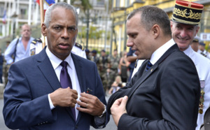 V. Lurel rencontre J-P Adam et se fait interpeller par des manifestants