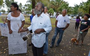 V. Lurel rencontre J-P Adam et se fait interpeller par des manifestants