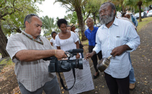 V. Lurel rencontre J-P Adam et se fait interpeller par des manifestants