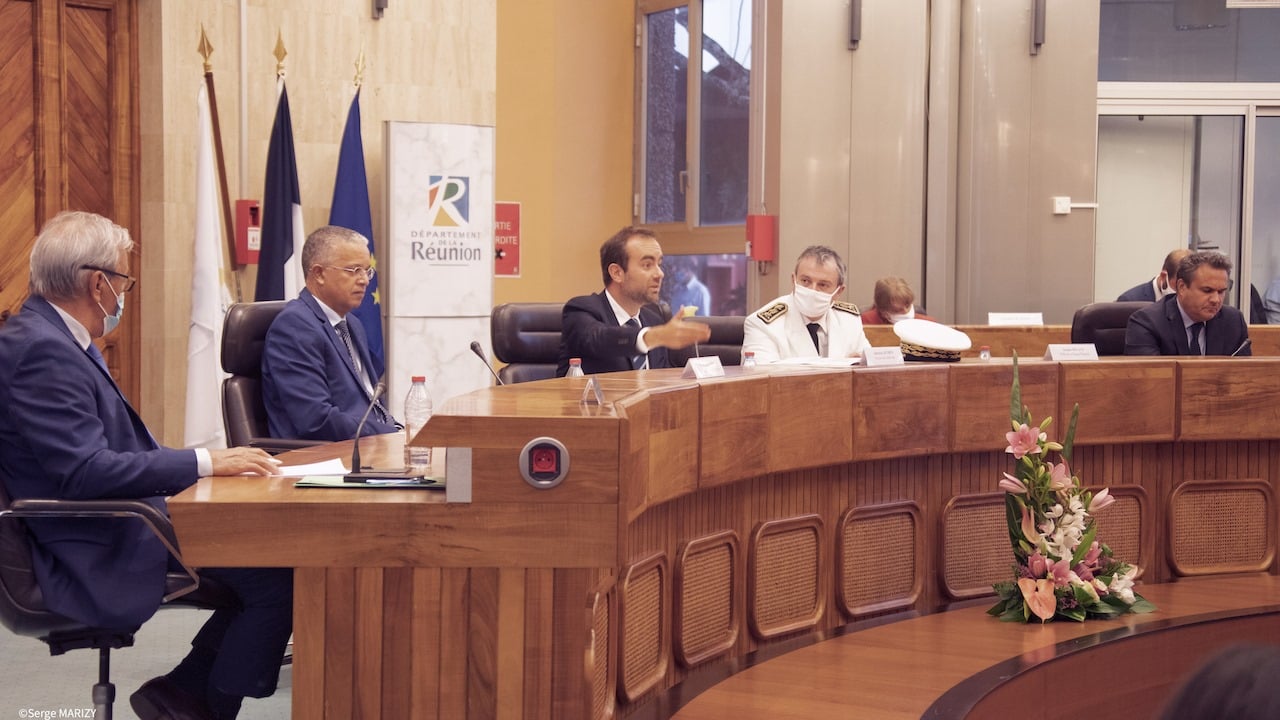 Photos - Gestion de la crise sanitaire : Les maires de La Réunion rencontrent Sébastien Lecornu