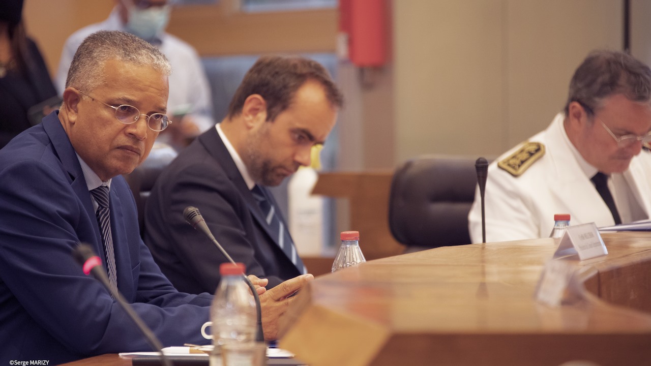 Photos - Gestion de la crise sanitaire : Les maires de La Réunion rencontrent Sébastien Lecornu