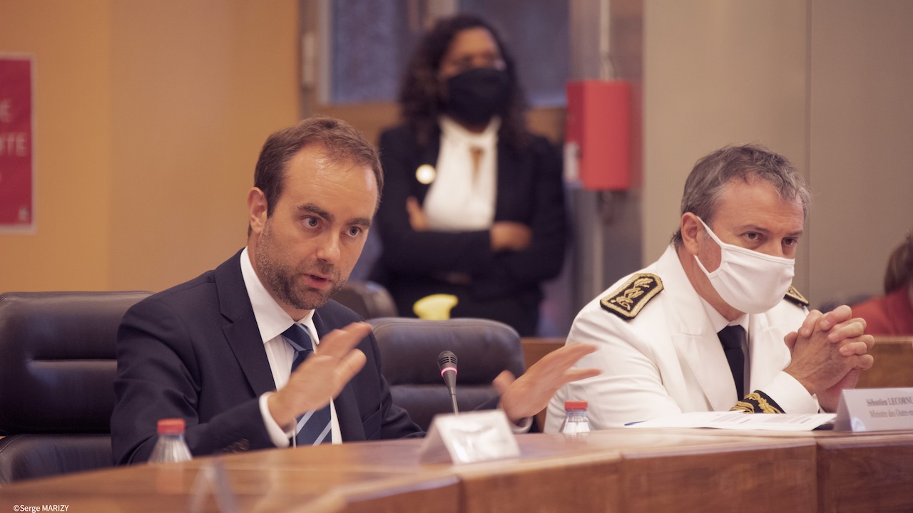 Photos - Gestion de la crise sanitaire : Les maires de La Réunion rencontrent Sébastien Lecornu