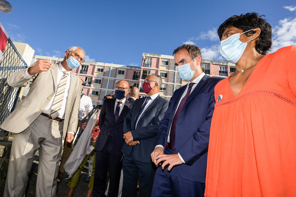 Retour en images sur la rencontre entre le ministre des Outre-mer et les habitants de logements sociaux