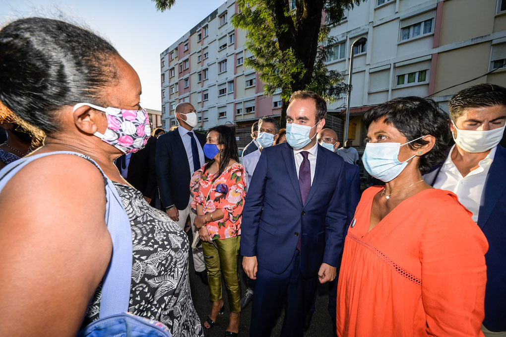 Retour en images sur la rencontre entre le ministre des Outre-mer et les habitants de logements sociaux