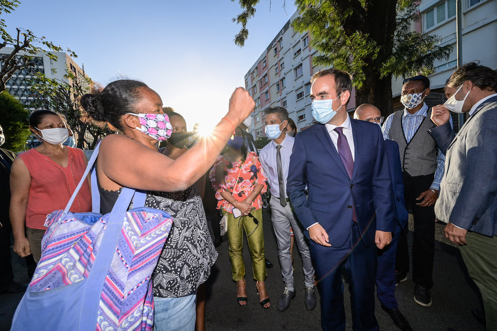 Retour en images sur la rencontre entre le ministre des Outre-mer et les habitants de logements sociaux