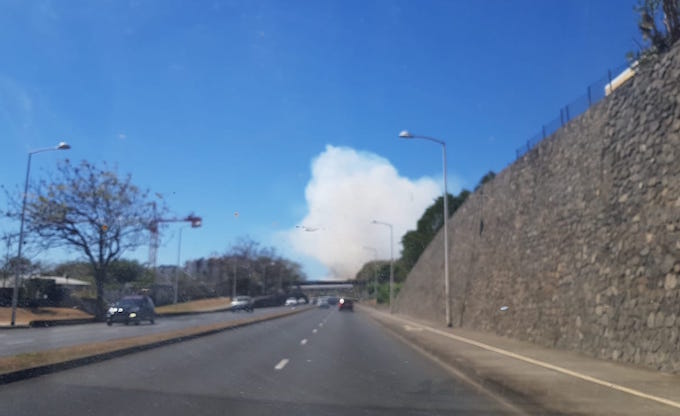 Impressionnant feu de cannes à Sainte-Marie