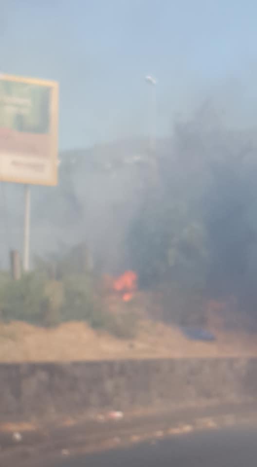 Important feu de broussailles à Ste-Clotilde