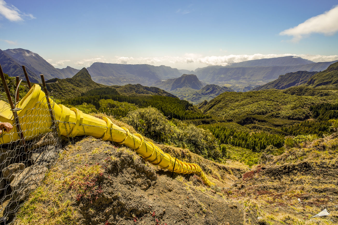 Travaux de sécurisation de la route forestière du Haut Mafate à Salazie
