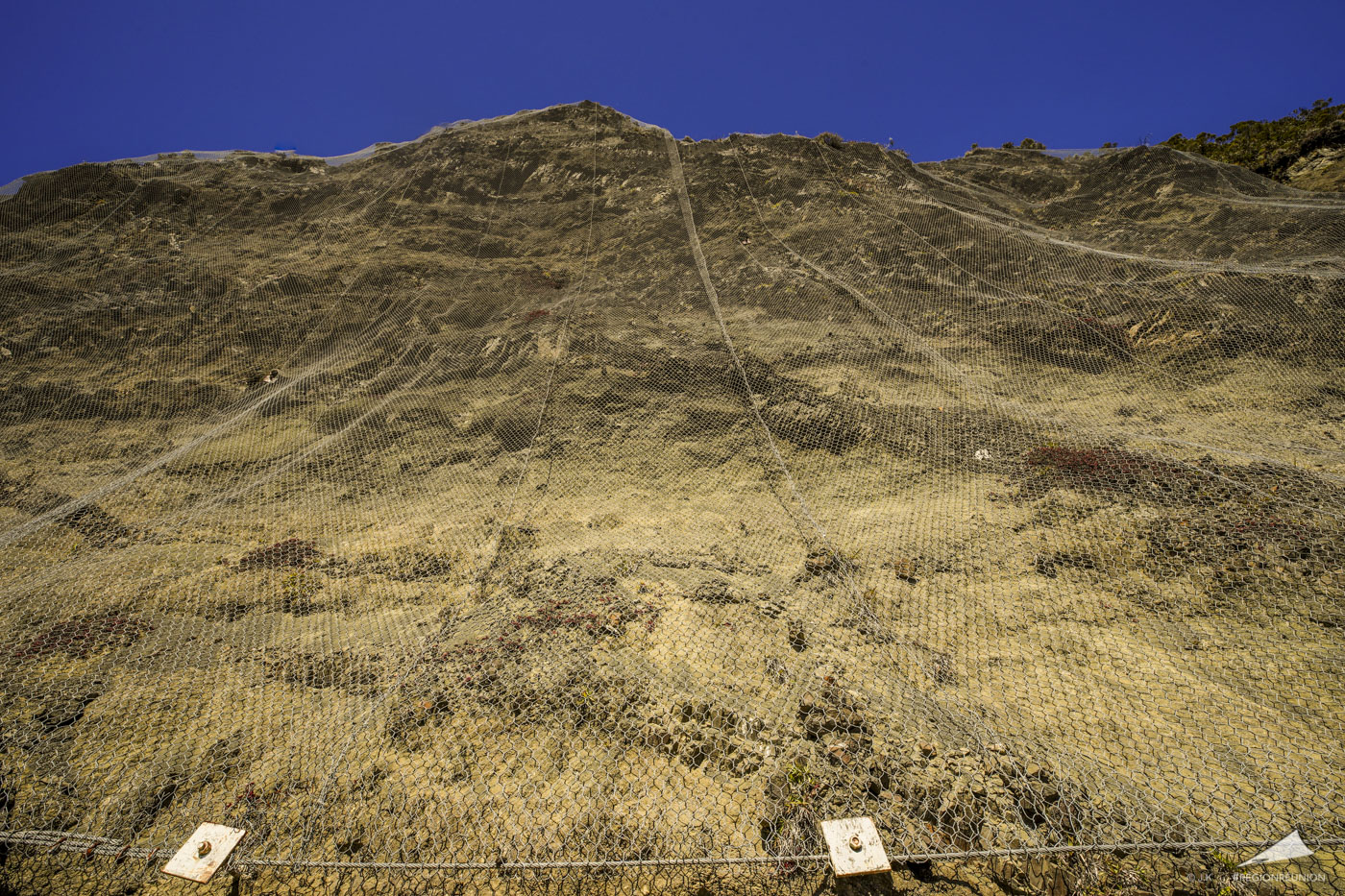 Travaux de sécurisation de la route forestière du Haut Mafate à Salazie