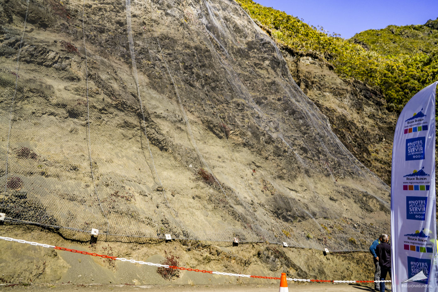 Travaux de sécurisation de la route forestière du Haut Mafate à Salazie