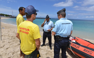 Retour en images sur une fausse attaque de requin aux Roches Noires