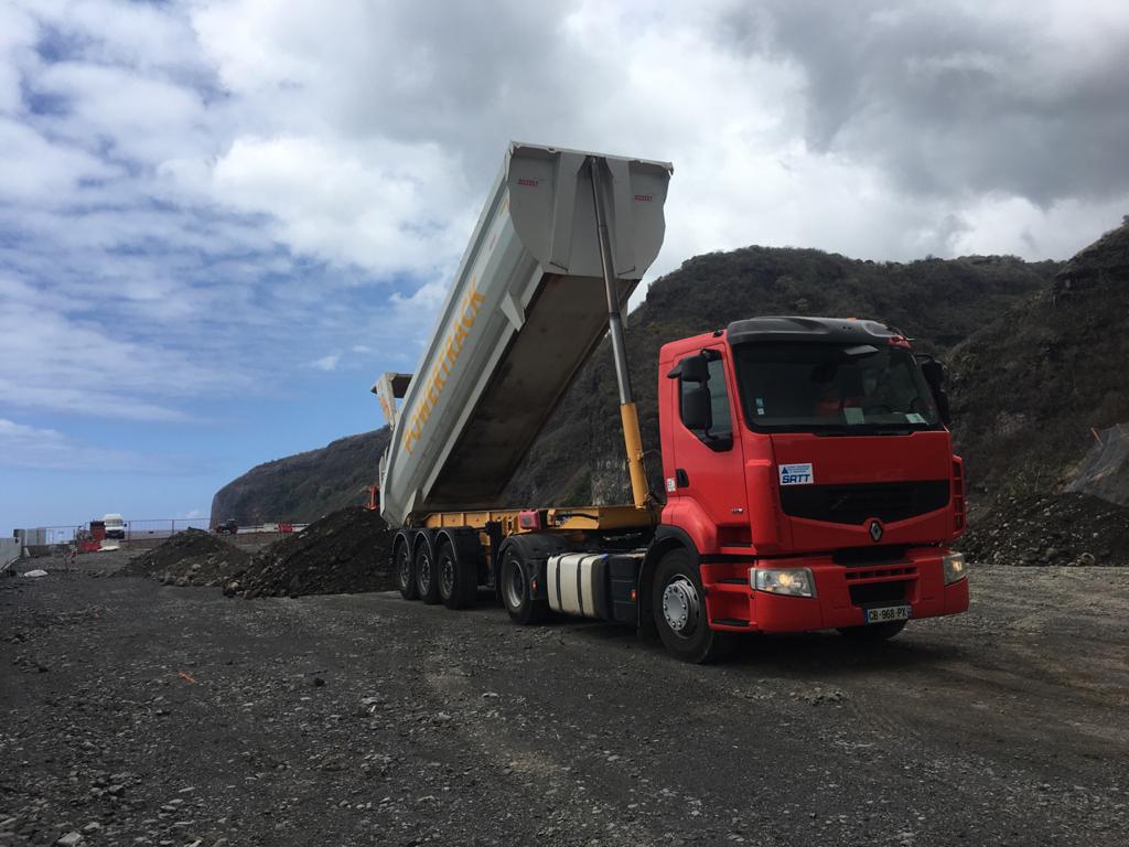 Chantier de la NRL : Le ballet de camions a commencé à Pierrefonds 