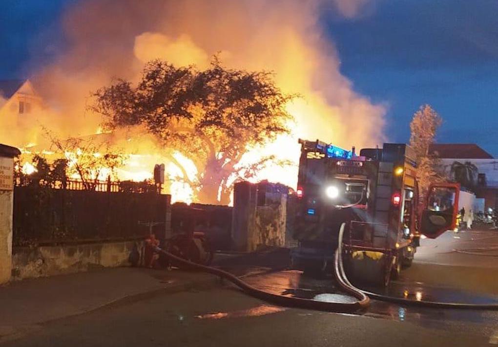 St-Louis: Une maison abandonnée part en fumée