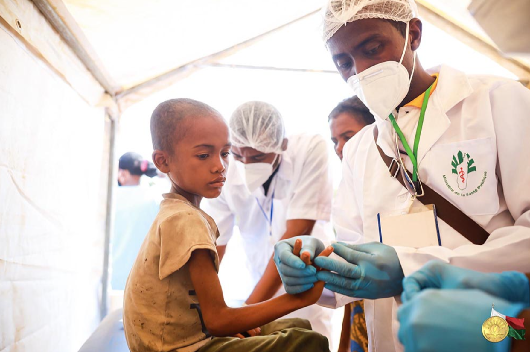 Andry Rajoelina au chevet des habitants victimes de malnutrition dans le sud de Madagascar