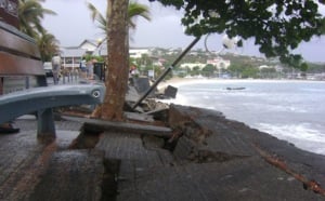 Photos: Quelques minutes après l'effondrement de l'esplanade des Roches noires