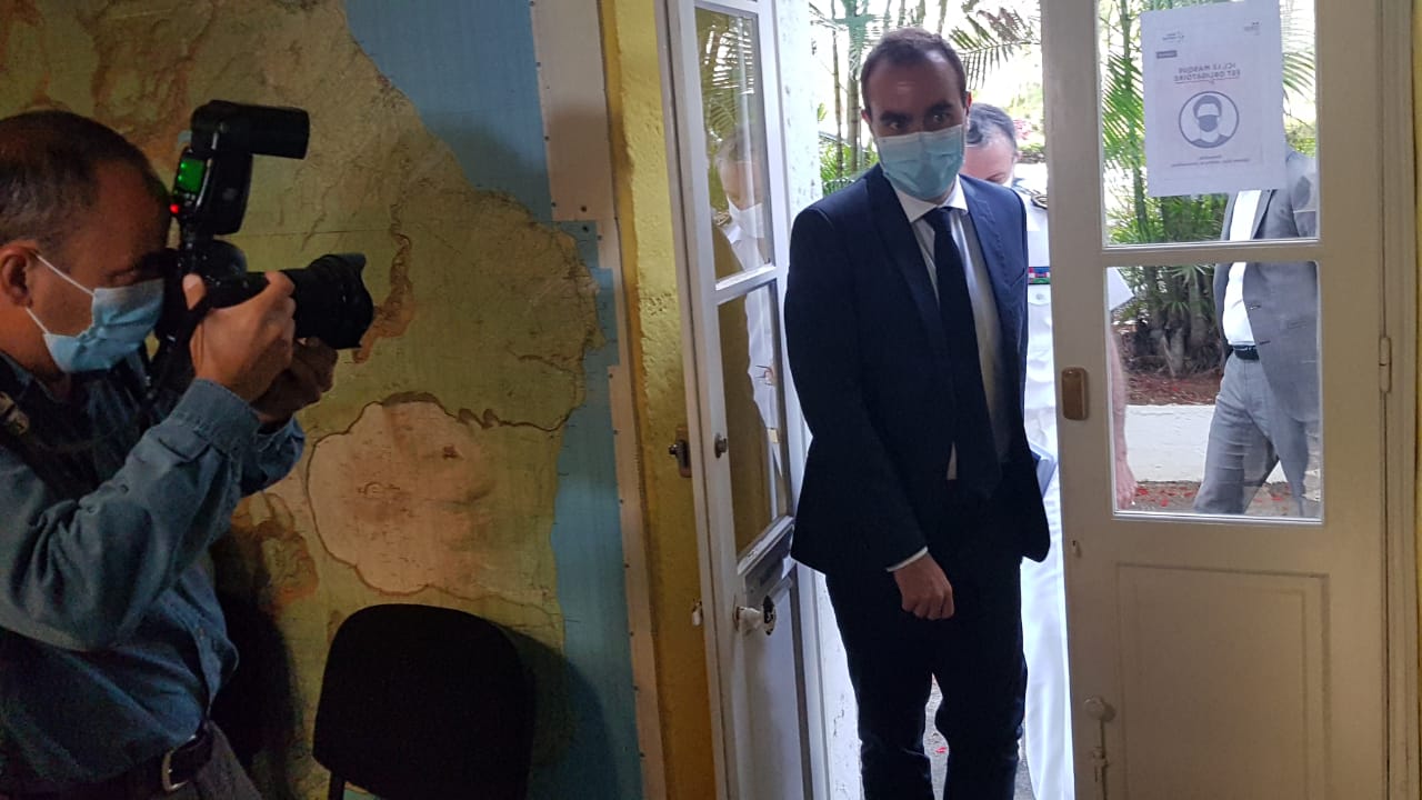 Incendie au Maïdo: Sébastien Lecornu à la cellule de crise