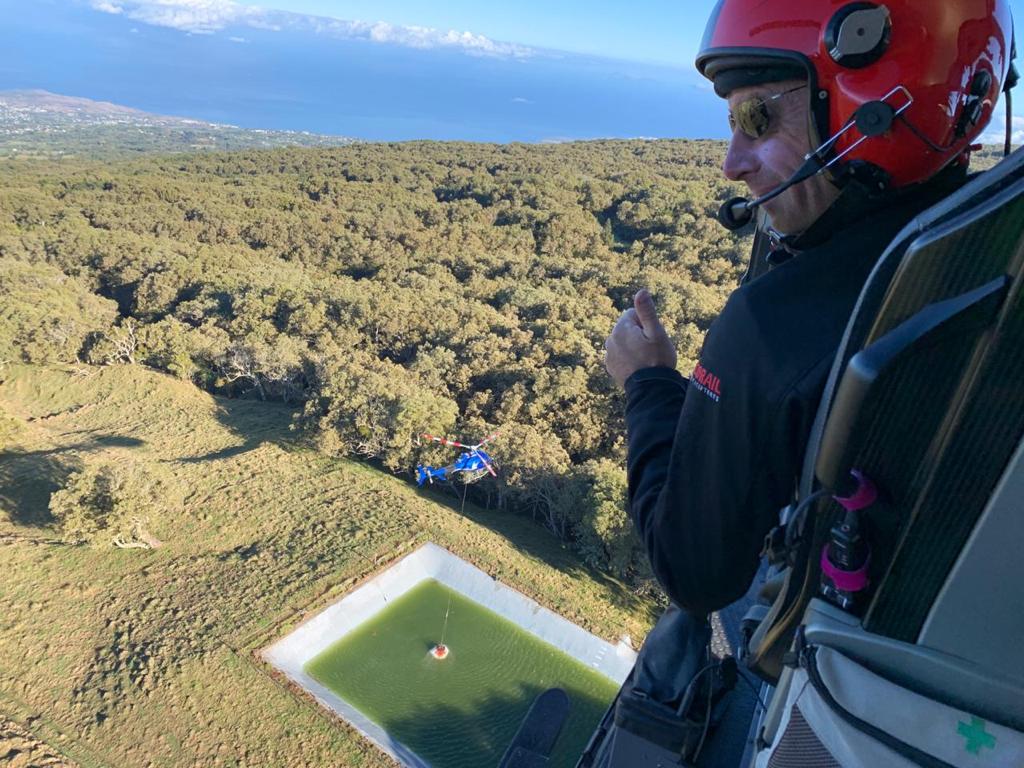 Les images saisissantes prises à bord des hélicoptères engagés sur l'incendie du Maïdo
