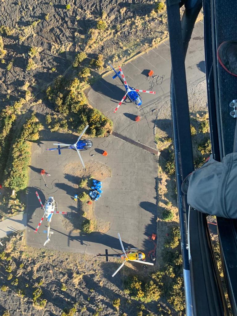 Les images saisissantes prises à bord des hélicoptères engagés sur l'incendie du Maïdo