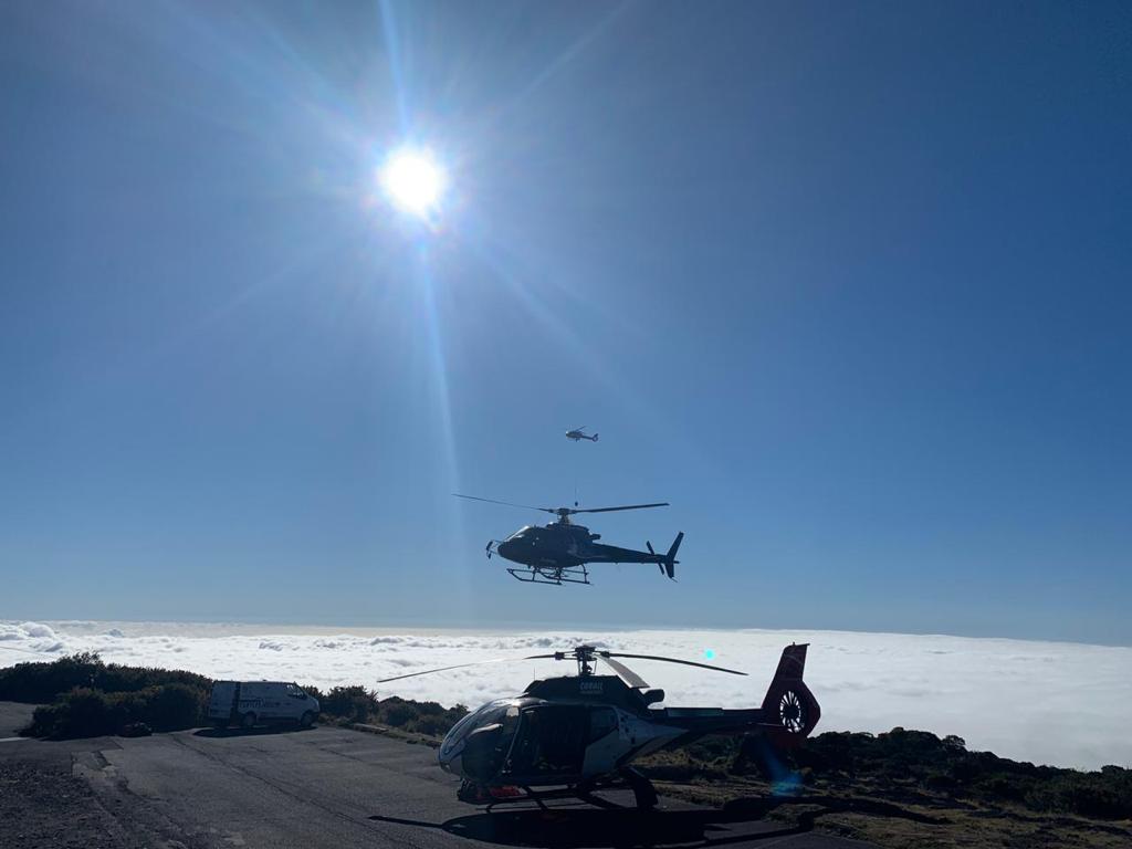 Les images saisissantes prises à bord des hélicoptères engagés sur l'incendie du Maïdo