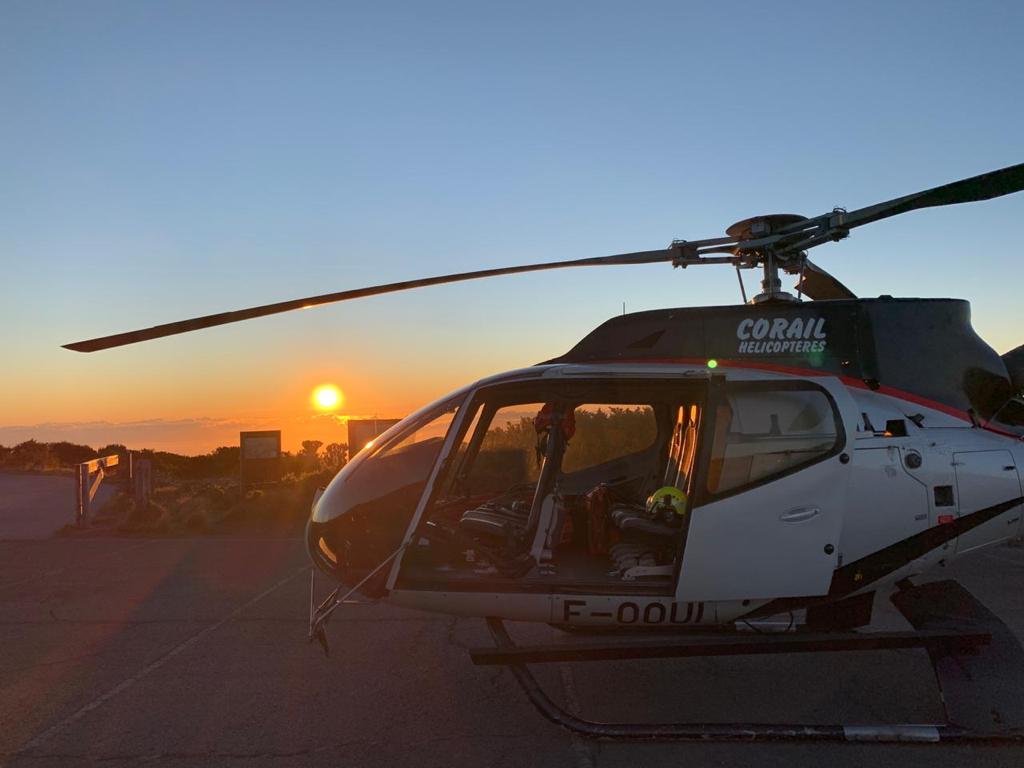 Les images saisissantes prises à bord des hélicoptères engagés sur l'incendie du Maïdo