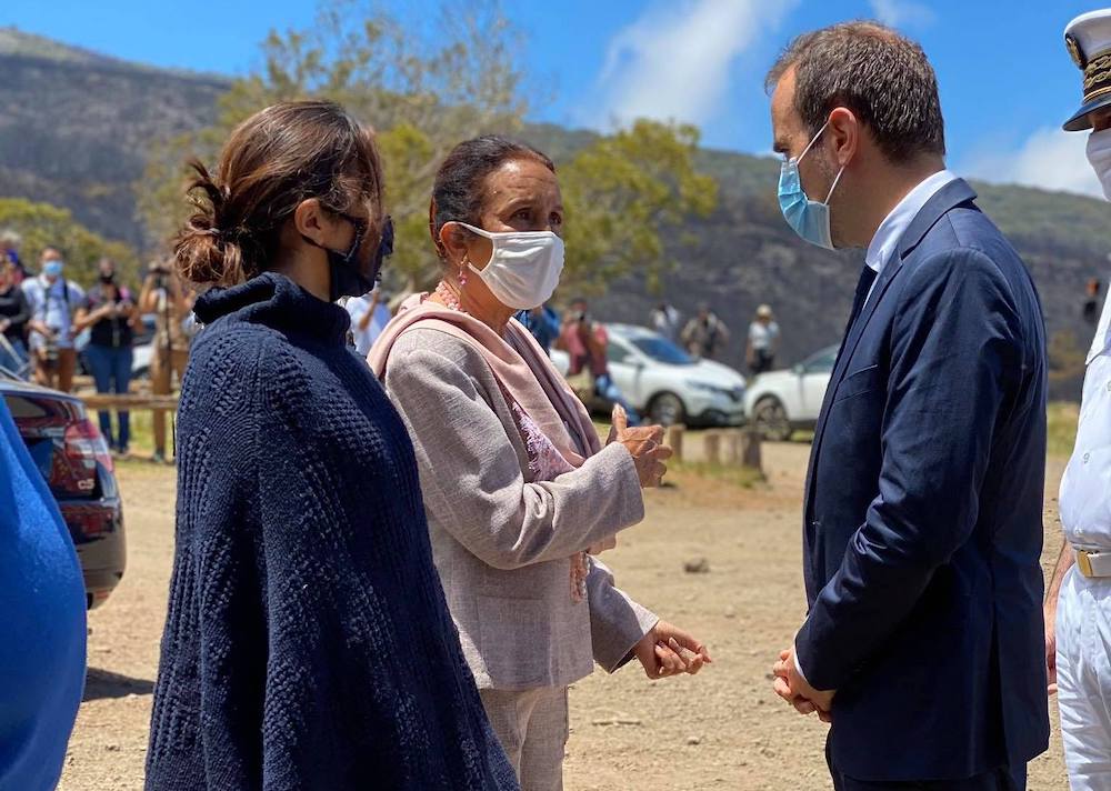 Visite ministérielle au Maïdo : « Nous ne lésinerons pas sur les moyens » pour circonscrire cet incendie