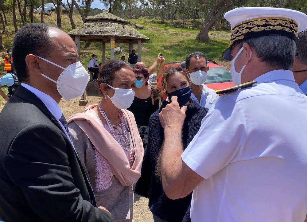 Visite ministérielle au Maïdo : « Nous ne lésinerons pas sur les moyens » pour circonscrire cet incendie