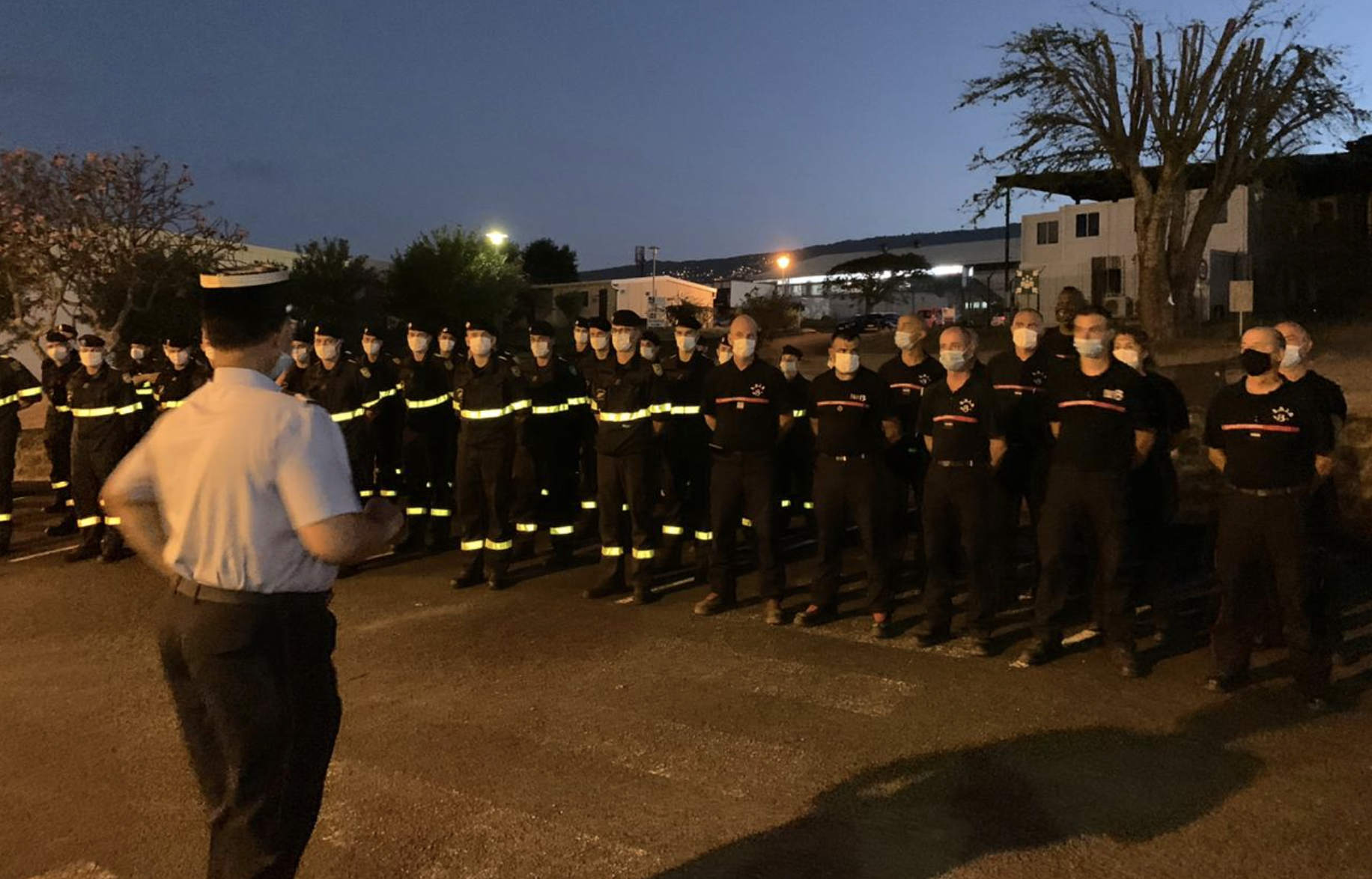 Les renforts de sapeurs-pompiers pour le Maïdo salués avant leur retour en métropole