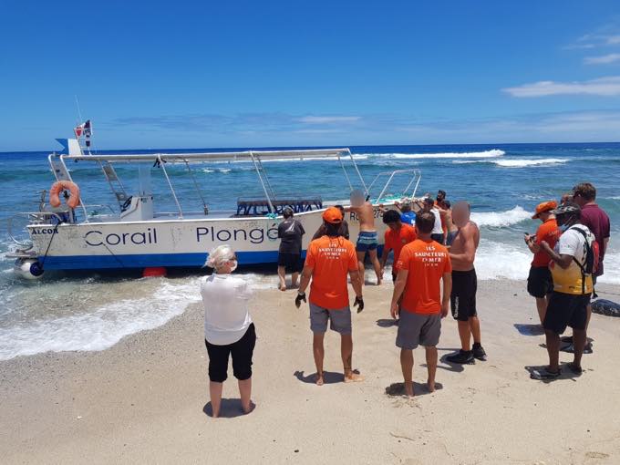Un bateau de plongée en difficulté sur la côte Ouest