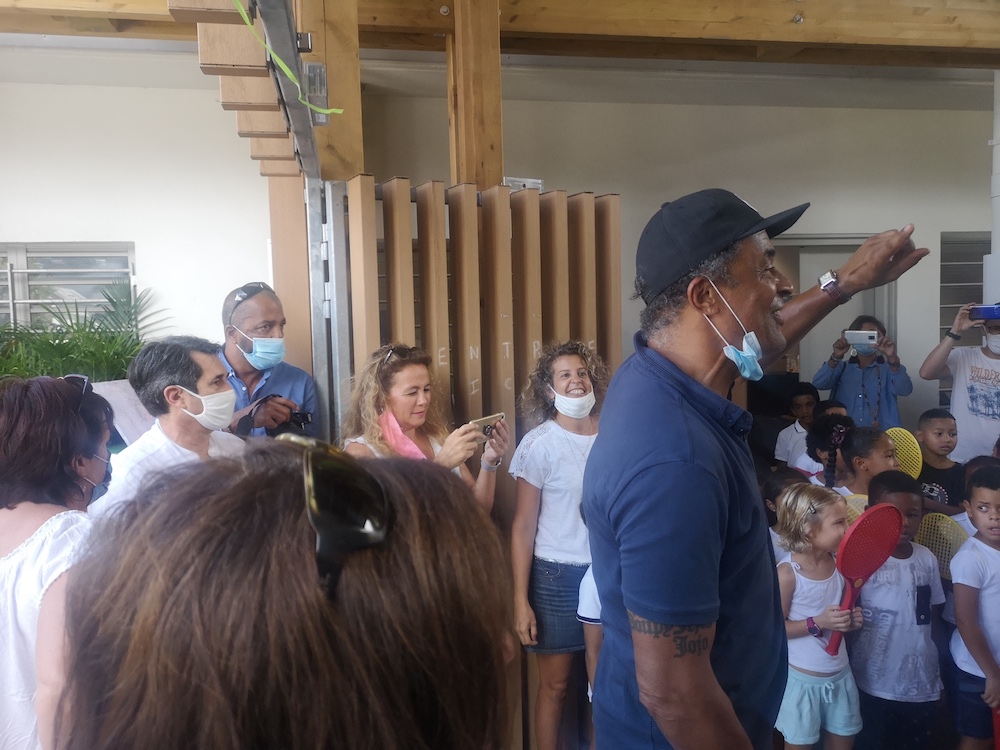 Yannick NOAH “Fête le mur” avec les écoliers de Saint-Paul