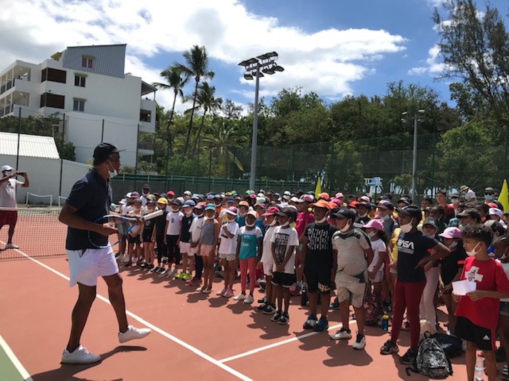 Yannick NOAH “Fête le mur” avec les écoliers de Saint-Paul
