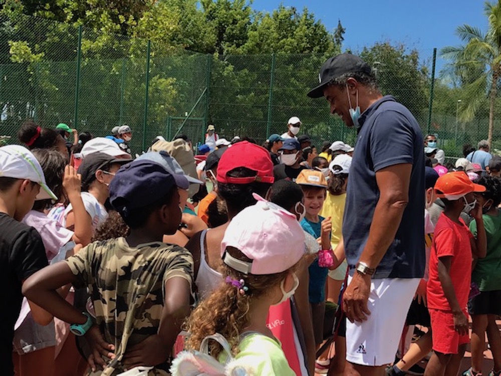 Yannick NOAH “Fête le mur” avec les écoliers de Saint-Paul