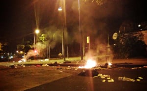Galets et poubelles en feu cette nuit au Chaudron, mais pas de gaz lacrymogènes