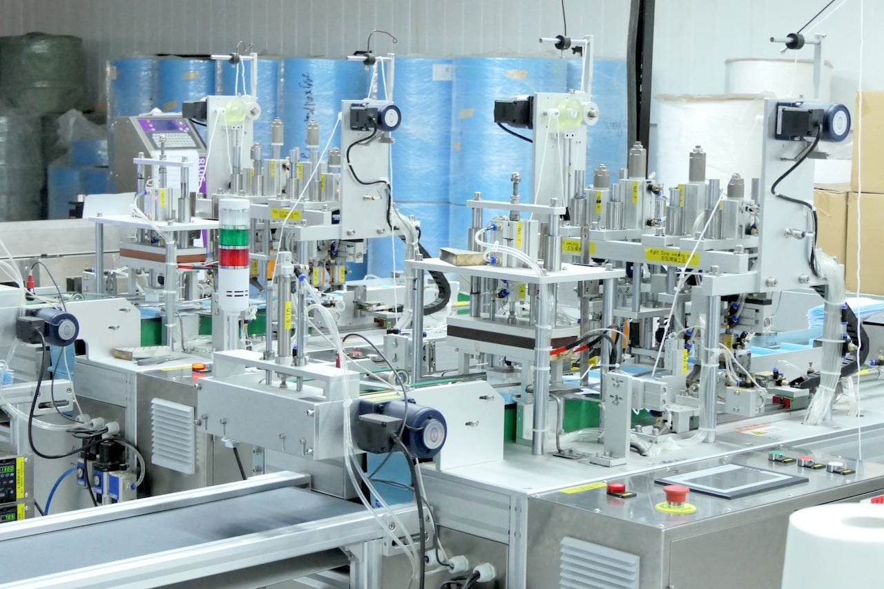Production des masques chirurgicaux de type 2 à Tan Rouge